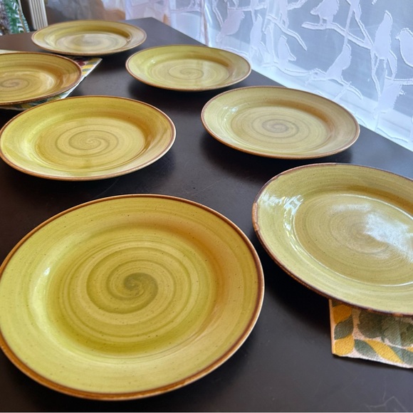 Set of 7 Thomson Pottery plates. - Picture 3 of 12